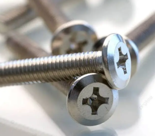 Prestandajämförelse av martensitiska och austenitiska skruvar